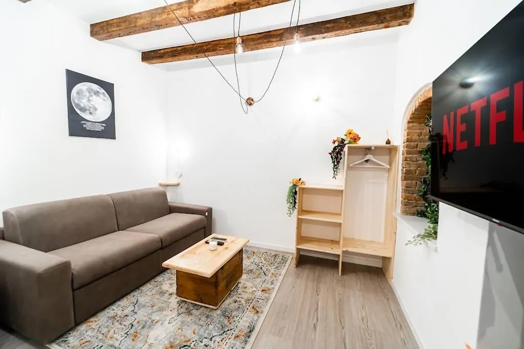 Suite32 Bergamo 0*,  Italy